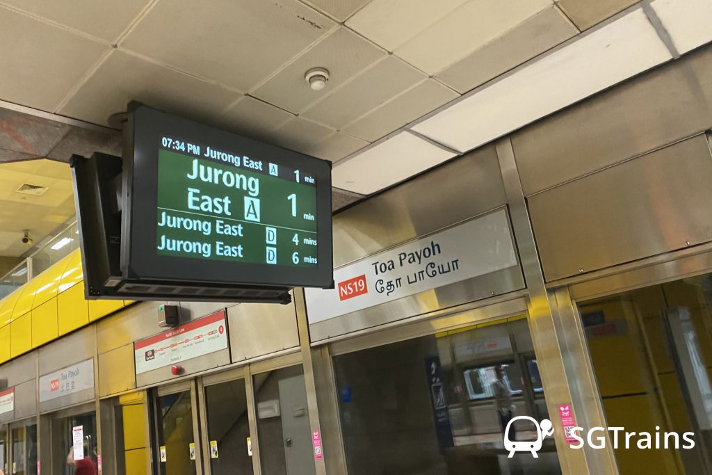 A train arrival screen (RATIS) at Toa Payoh MRT Station, showing an arriving train bound for Jurong East Platform A with an estimated arrival timing of 1 minute. Subsequent trains bound for Jurong East will berth at Platform D/E, estimated arrival times of 4 minutes and 6 minutes