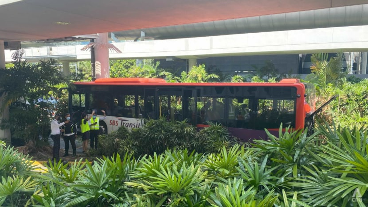The SBS Transit bus which crashed into a pillar near Changi Airport Terminal 3. (Image: CNA)