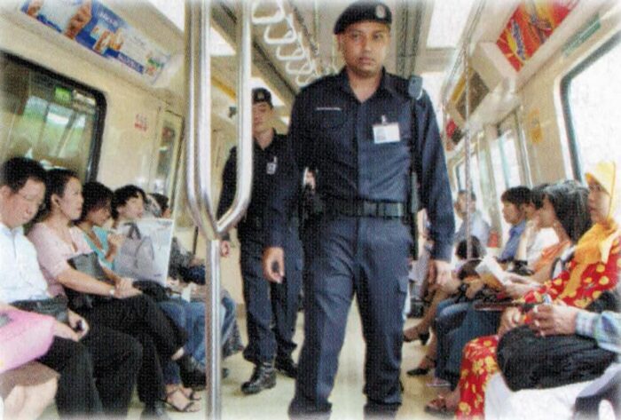 Officers from the Police MRT Unit in 2005. (Photo: Singapore Police Force/Facebook)