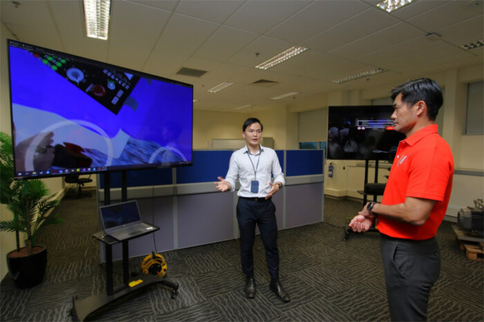 "Mr Gerald Lee, Assistant Manager of the North East Line's Rolling Stock, (left) sharing about the use of Augmented Reality and Virtual Reality technologies in our training to DSG of NTUC and Minister of State in the Prime Minister’s Office, Mr Desmond Tan (right)." (Photo: SBS Transit/Facebook)